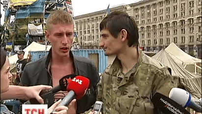 На Грушевского в Киеве начали разбирать баррикады из шин и брусчатки