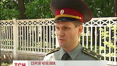 В Киеве из общежития принудительно выселяют военных