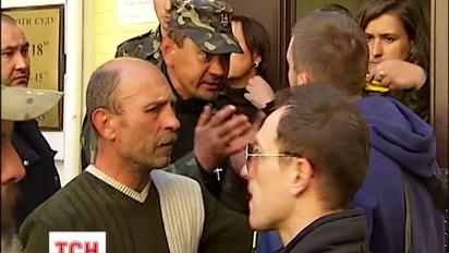 За издевательства над гомосексуалистами самообороновцев отправили под домашний арест