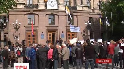 В Николаеве активисты оттеснили сепаратистов от горсовета