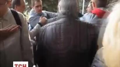 Агресивні бойовики не дозволили Володимиру Рибаку зняти прапор сепаратистів