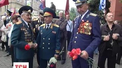 Коммунисты и регионалы выведут людей на улицы Девятого мая