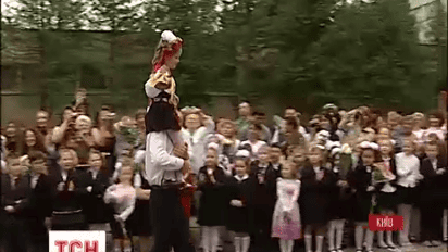 Одинадцятикласники країни сьогодні почули останній дзвоник