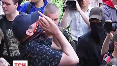 "Самооборона" Майдана и "Правый сектор" штурмовали прокуратуру Киева