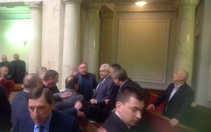 Регіонала Олійника вигнали із зали Верховної Ради