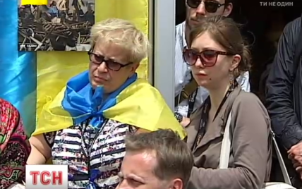 В Каннах на прем'єру стрічок про Майдан українці прийшли в прапорах