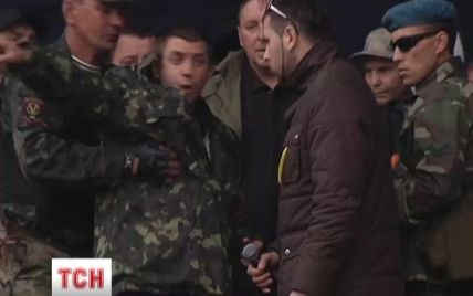 Сотники Майдану висунули владі ультиматум: або боротьба із сепаратистами, або озброєння активістів