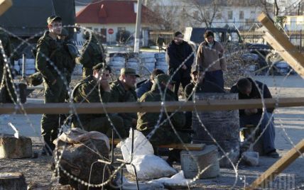 Українські морські піхотинці відмовилися виїхати з Феодосії без своїх командирів