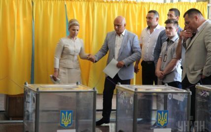 Курьезы на выборах: Порошенко расписался за соседку, а Дарту Вейдеру не дали бюллетени