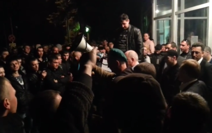 Шахтеры Ахметова вышли на масштабную забастовку, требуя повысить им зарплаты