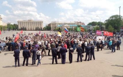 Харьковские сепаратисты под флагами России и ЛДПР требуют референдума