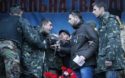 Майданівці з автопокришками зібралися під Радою: онлайн-трансляція