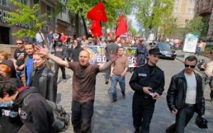 В соцсетях подыскивают титушек за 100 гривен для провокаций 9 мая в Киеве