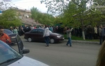 На "референдуме" в Луганске голосуют за соседей и "мертвых душ"