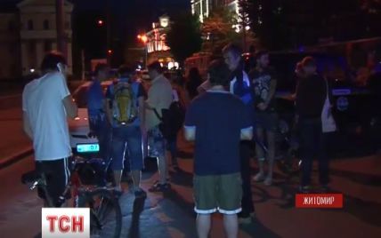 В Житомире после переговоров вооруженные захватчики отпустили 20-х заложников