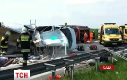 Моторошна аварія у Польщі, в якій загинуло семеро українців, могла статися через технічній транспорт