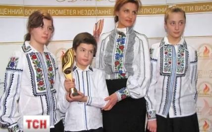 Жена Порошенко уже 10 лет носит платья львовской мастерицы