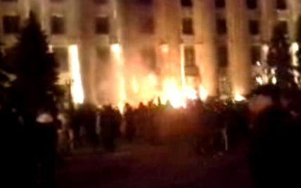 У Харкові з ОДА вигнали сепаратистів, але вони почали палити шини і стріляти