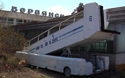 Януковича уже поджидают в Бердянске: самообороновцы подготовили сюрприз в аэропорту
