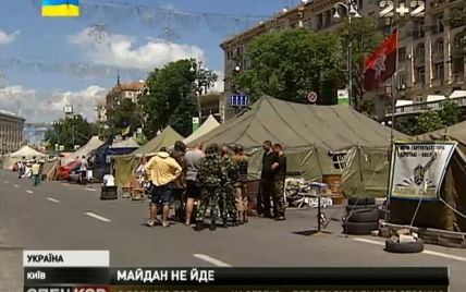 Территория Евромайдана сужается: разобрали баррикады возле ЦУМа и на Прорезной