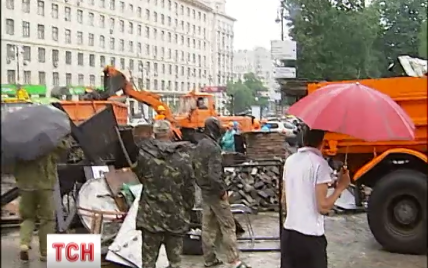 Поблизу "Динамо" майданівці стали на захист барикад через криваву памʼять про загиблих побратимів
