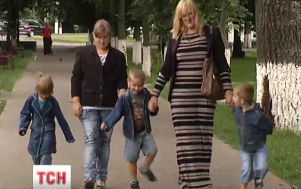 В Киеве одного из бойцов батальона "Азов" ждут в однокомнатной квартире жена и четверо детей