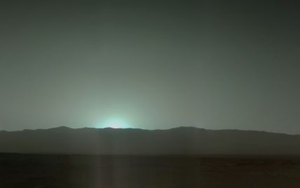 Марсохід Curiosity "помилувався" блакитним марсіанським заходом