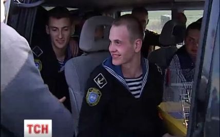 Верные присяге нахимовцы выбрались из Крыма и направляются в Одессу