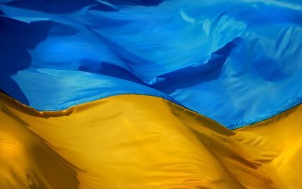 Сегодня на киевском ЦУМе вывесят самый большой флаг Украины