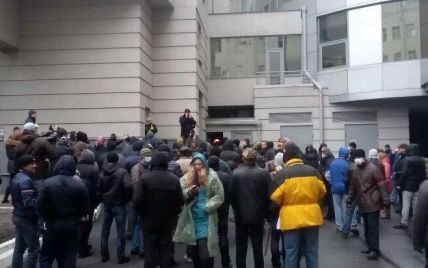 Сепаратисты с битами в руках заблокировали здание Харьковского горсовета