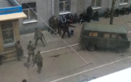 Жительница Славянска сняла на видео захвата сепаратистами отдела милиции