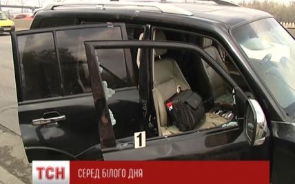 В Киеве возле моста Патона банда на "Шкодах" ограбила джип
