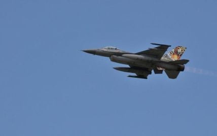 Універсальний літак: військовий експерт перелічив бойові якості F-16