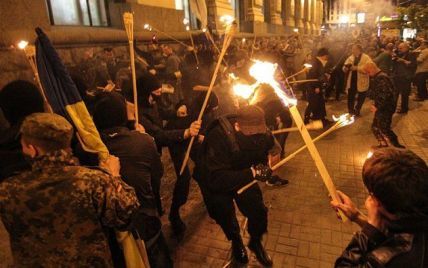 Милиция почему-то проигнорировала "факельное шествие" и массовую драку на Майдане