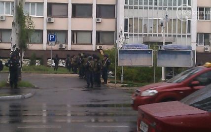 Украинские силовики полностью окружили Мариуполь