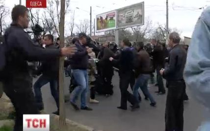 В Одессе окровавленного евромайдановца из лап радикалов вызволяли врачи скорой