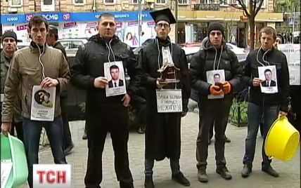 У Києві вимагають покарати суддів, які передали Межигір'я Януковичу