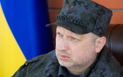 Турчинов просит украинских мужчин вступать в ряды милиции и СБУ
