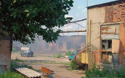 Последствия артобстрела в Славянске: разрушены штаб боевиков, админздания и рынок