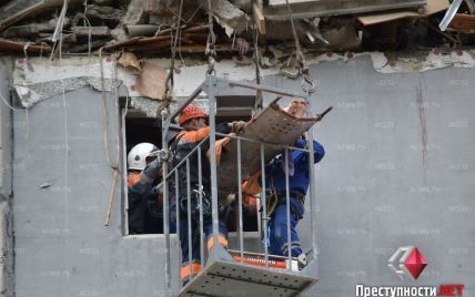 З-під завалів багатоповерхівки в Миколаєві нарешті витягли живу жінку