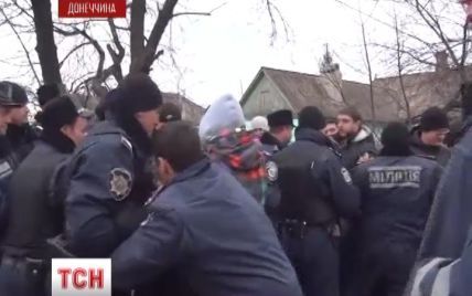 Военные части Донетчины разблокировали, а "народных ополченцев" арестовали