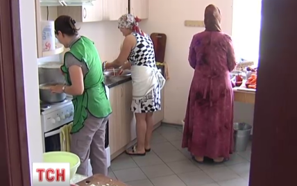 Беженцы на Киевщине жалуются, что живут на копейки и питаются кашами