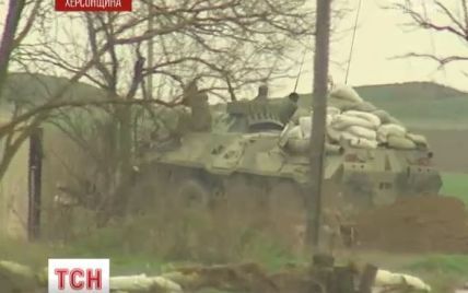 На Херсонщині російські військові розібрали частину барикад і відвезли поближче до Криму