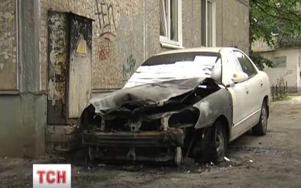 В Киеве ночью почти одновременно загорелись четыре автомобиля