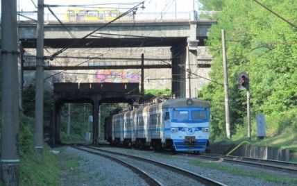 В Донецке боевики обстреляли пассажирский поезд - СМИ