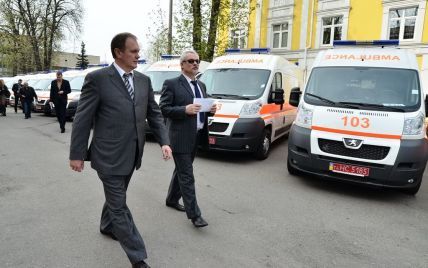 Глава Киевской обладминистрации передал медикам 20 карет "скорой помощи"