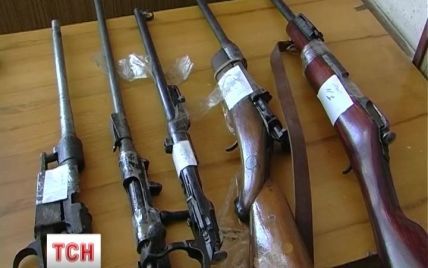 В Тернополе милиционеры тайком продавали оружие, из которого был застрелен мэр Феодосии