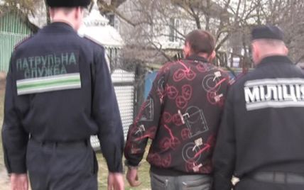 На Тернопольщине жестокий сосед 15 раз ударил пенсионерку топором по голове