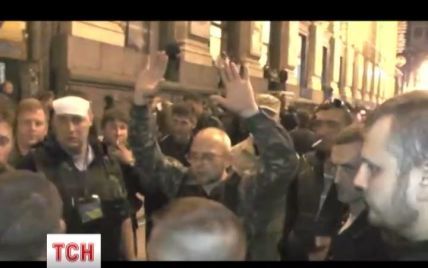 На Майдані зчинили бійку, бо "люди в чорному" відмовилися зняти маски