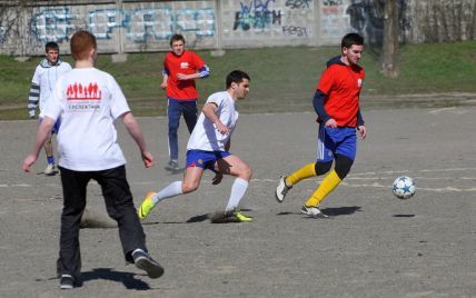 В Киеве проводят футбольный чемпионат среди родителей школьников